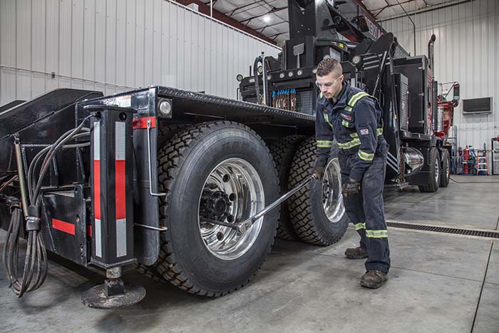 Fleet Maintenance Cost: How to Reduce Expenses and Boost Efficiency | New Age Motors